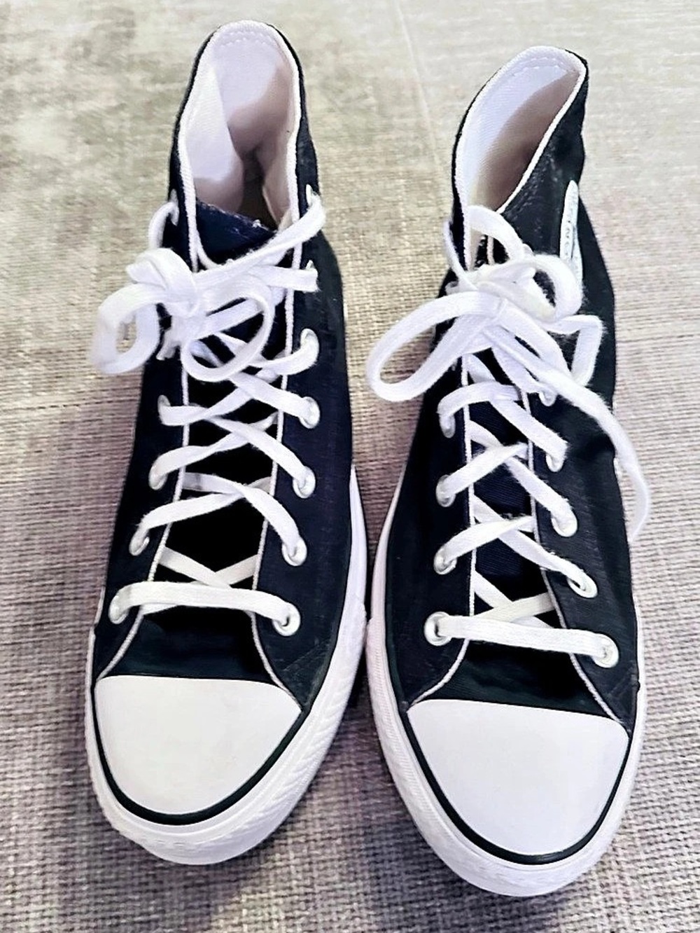 Converse Chuck Taylor All Star High Top Sneakers Black & White US 9 Like New